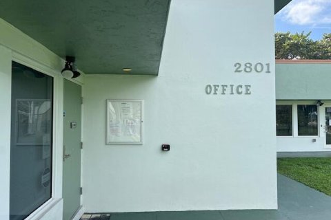 Condo in Hollywood, Florida, 2 bedrooms  № 1118710 - photo 1