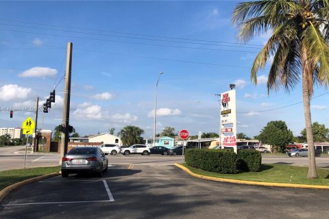 Immobilier commercial à vendre à Sweetwater, Floride № 948627 - photo 3
