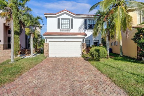 Casa en venta en Coral Springs, Florida, 5 dormitorios, 209.31 m2 № 807594 - foto 9