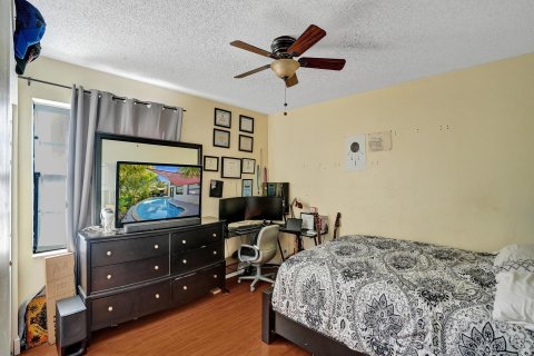 Купить виллу или дом в Корал-Спрингс, Флорида 5 спален, 209.31м2, № 807594 - фото 18