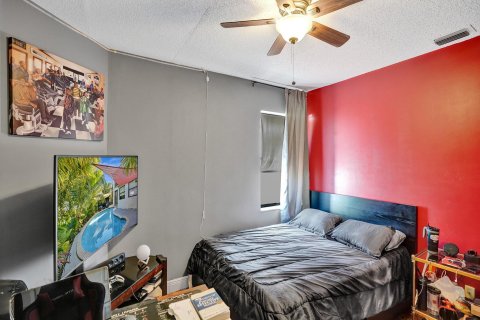 Casa en venta en Coral Springs, Florida, 5 dormitorios, 209.31 m2 № 807594 - foto 12