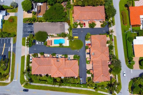 Touwnhouse à vendre à Deerfield Beach, Floride: 4 chambres, 200.11 m2 № 887711 - photo 8