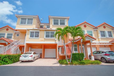 Touwnhouse à vendre à Deerfield Beach, Floride: 4 chambres, 200.11 m2 № 887711 - photo 2