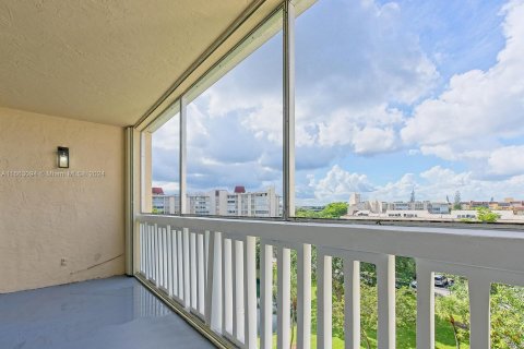 Condo in Lauderhill, Florida, 2 bedrooms  № 1372646 - photo 18