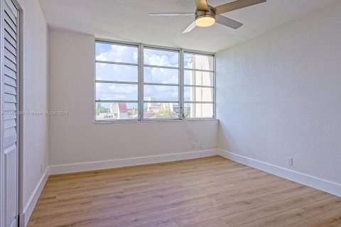 Condo in Lauderhill, Florida, 2 bedrooms  № 1372646 - photo 15