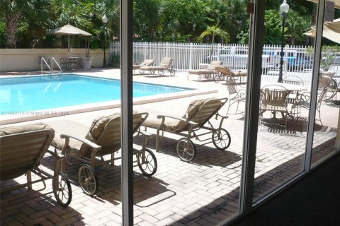 Condominio en venta en North Miami, Florida, 1 dormitorio, 66.33 m2 № 1372645 - foto 10