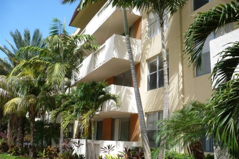 Condominio en venta en North Miami, Florida, 1 dormitorio, 66.33 m2 № 1372645 - foto 3