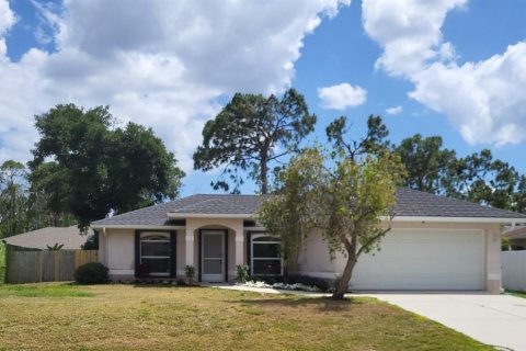 House in North Port, Florida 3 bedrooms, 129.32 sq.m. № 1153278 - photo 1