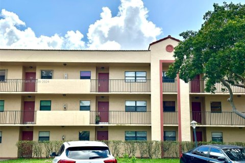 Condominio en venta en Miramar, Florida, 2 dormitorios, 76.18 m2 № 1410766 - foto 1