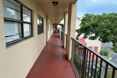 Condominio en venta en Miramar, Florida, 2 dormitorios, 76.18 m2 № 1410766 - foto 16