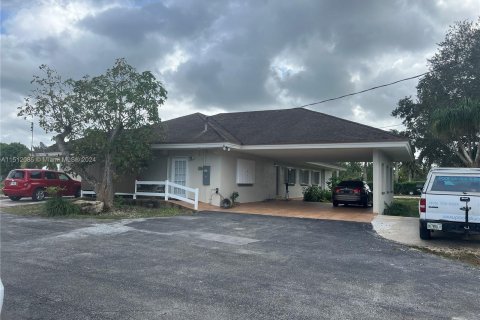 Casa en venta en Homestead, Florida, 6 dormitorios, 193.42 m2 № 947722 - foto 1