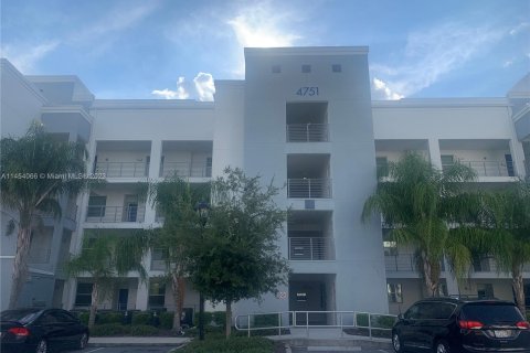 Condominio en venta en Kissimmee, Florida, 2 dormitorios, 111.11 m2 № 724350 - foto 1