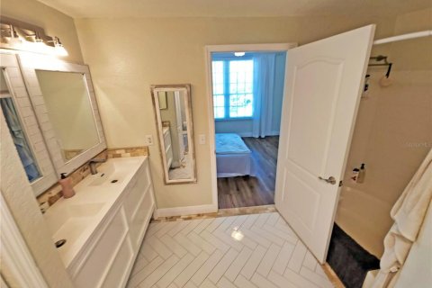 Condo in Sarasota, Florida, 1 bedroom  № 1373961 - photo 21