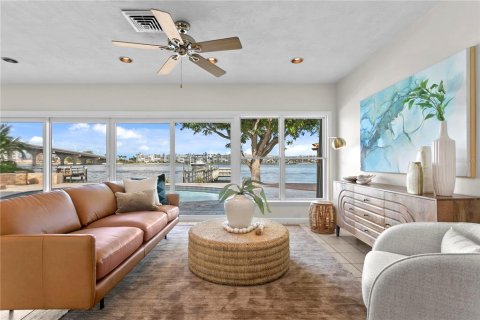 Casa en venta en Saint Pete Beach, Florida, 3 dormitorios, 220.74 m2 № 1374014 - foto 15