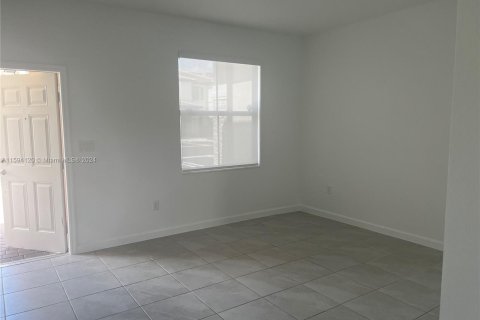 Townhouse in Homestead, Florida 3 bedrooms, 137.77 sq.m. № 1187863 - photo 3