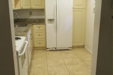 Condo in Tamarac, Florida, 2 bedrooms  № 1188775 - photo 18