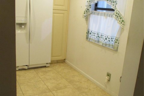 Condo in Tamarac, Florida, 2 bedrooms  № 1188775 - photo 16