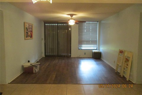 Condo in Tamarac, Florida, 2 bedrooms  № 1188775 - photo 15