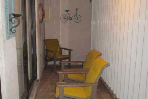 Condo in Tamarac, Florida, 2 bedrooms  № 1188775 - photo 2