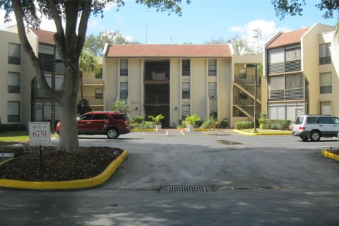 Condo in Tamarac, Florida, 2 bedrooms  № 1188775 - photo 19