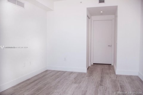 Condo in Miami, Florida, 1 bedroom  № 1187862 - photo 5