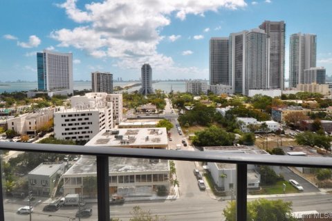 Condominio en venta en Miami, Florida, 1 dormitorio, 63.08 m2 № 1187862 - foto 1