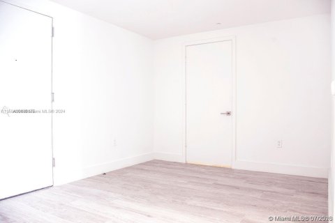 Condo in Miami, Florida, 1 bedroom  № 1187862 - photo 4