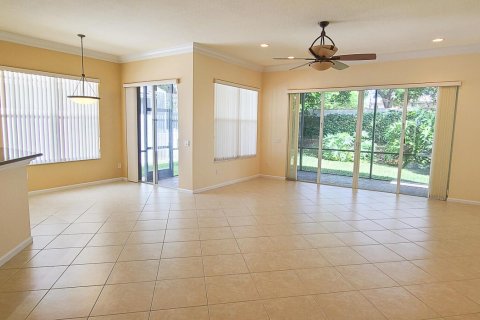 House in Lake Worth, Florida 2 bedrooms, 202.16 sq.m. № 1129275 - photo 12