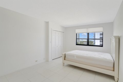 Condo in North Palm Beach, Florida, 2 bedrooms  № 1132827 - photo 17