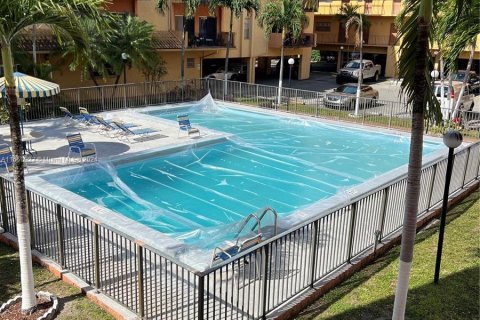 Condominio en alquiler en Hialeah, Florida, 2 dormitorios, 93.46 m2 № 1345015 - foto 3