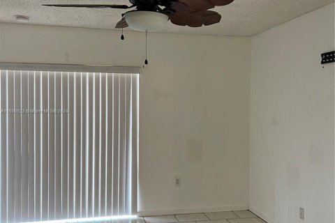 Condo in Hialeah, Florida, 2 bedrooms  № 1345015 - photo 5