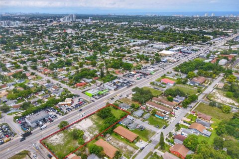 Купить коммерческую недвижимость в Халландейл-Бич, Флорида № 529220 - фото 7