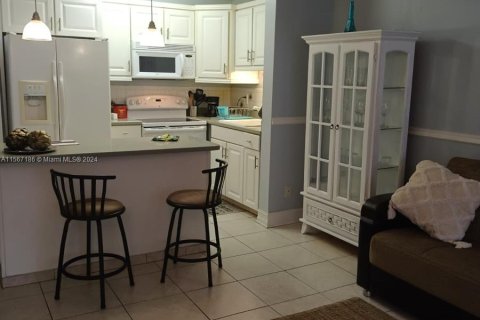 Condo in Hollywood, Florida, 2 bedrooms  № 1153958 - photo 6