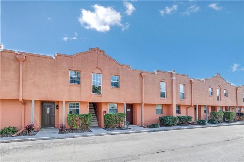Condominio en venta en Orlando, Florida, 2 dormitorios, 103.68 m2 № 872613 - foto 1