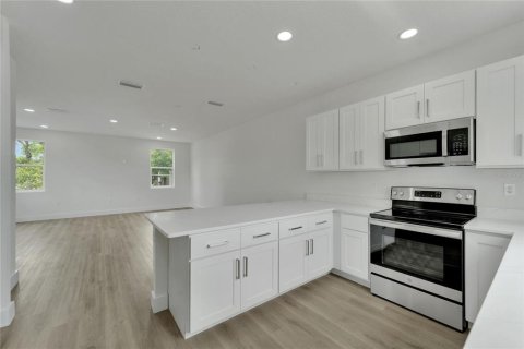 Adosado en venta en Tampa, Florida, 2 dormitorios, 121.14 m2 № 1157255 - foto 6