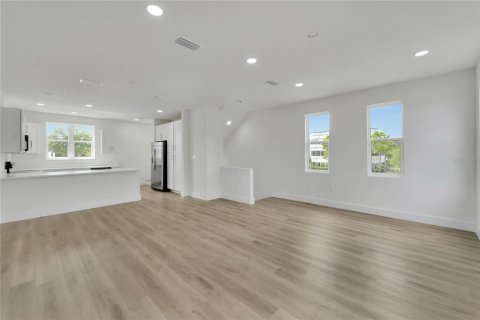 Adosado en venta en Tampa, Florida, 2 dormitorios, 121.14 m2 № 1157255 - foto 9