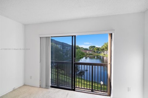 Condominio en venta en Tamarac, Florida, 2 dormitorios, 102.19 m2 № 1384153 - foto 11