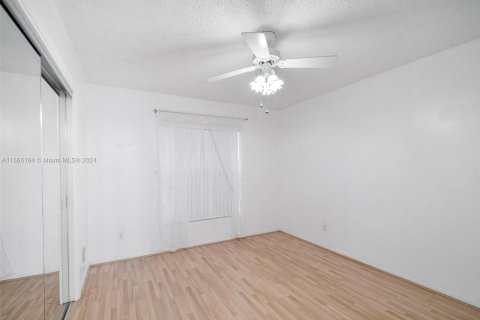 Condo in Tamarac, Florida, 2 bedrooms  № 1384153 - photo 19