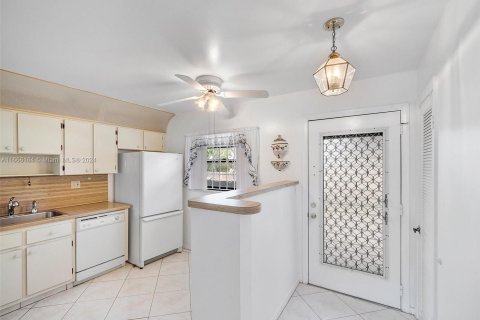 Copropriété à vendre à Tamarac, Floride: 2 chambres, 102.19 m2 № 1384153 - photo 6