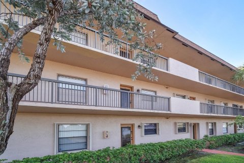 Copropriété à vendre à Tamarac, Floride: 2 chambres, 102.19 m2 № 1384153 - photo 2