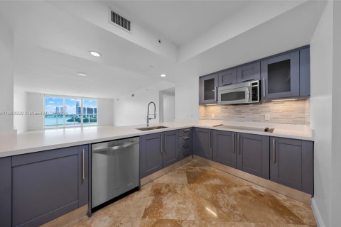 Condo in Aventura, Florida, 2 bedrooms  № 1384198 - photo 9