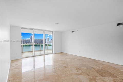 Condominio en venta en Aventura, Florida, 2 dormitorios, 185.9 m2 № 1384198 - foto 18