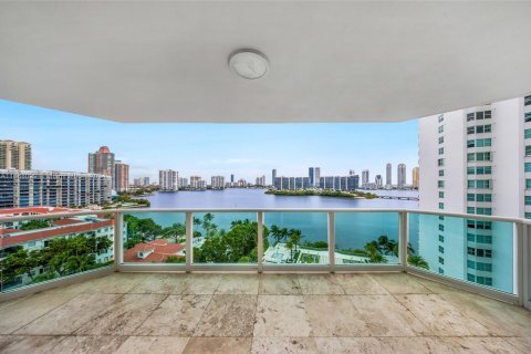 Condominio en venta en Aventura, Florida, 2 dormitorios, 185.9 m2 № 1384198 - foto 1