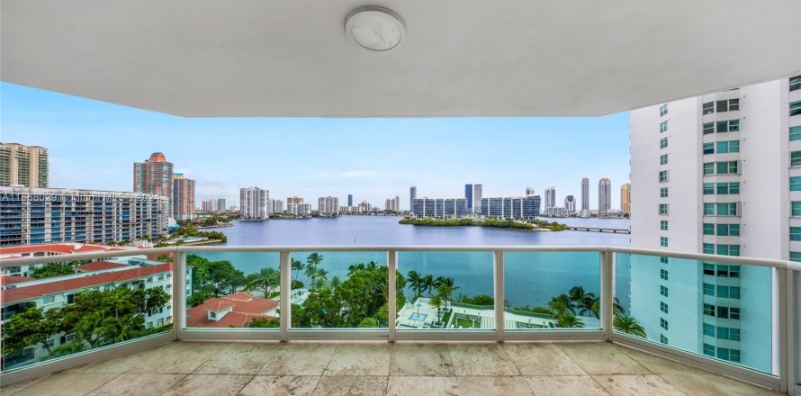 Condominio en Aventura, Florida, 2 dormitorios  № 1384198