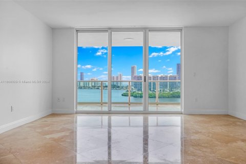 Condominio en venta en Aventura, Florida, 2 dormitorios, 185.9 m2 № 1384198 - foto 17