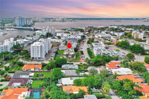 Купить коммерческую недвижимость в Майами-Бич, Флорида № 197165 - фото 25