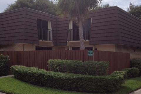 Townhouse in West Palm Beach, Florida 2 bedrooms, 114.83 sq.m. № 972768 - photo 1
