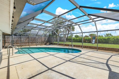 House in Naples, Florida 3 bedrooms № 1146795 - photo 21