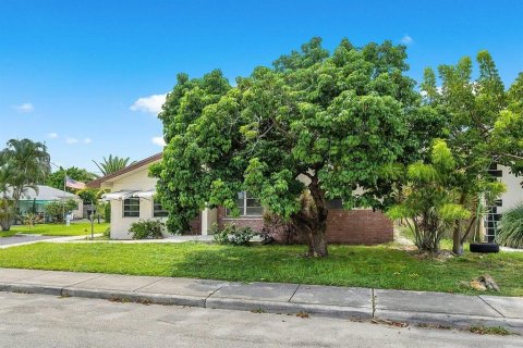 Villa ou maison à vendre à Lake Worth, Floride: 4 chambres, 272.58 m2 № 701724 - photo 16