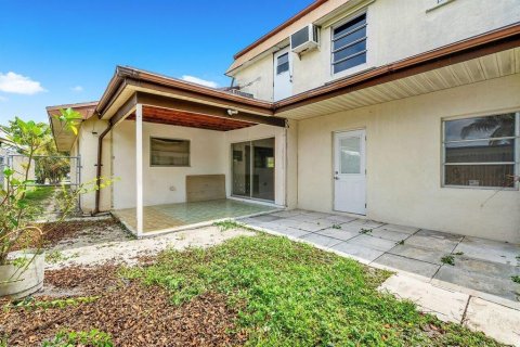 Villa ou maison à vendre à Lake Worth, Floride: 4 chambres, 272.58 m2 № 701724 - photo 1
